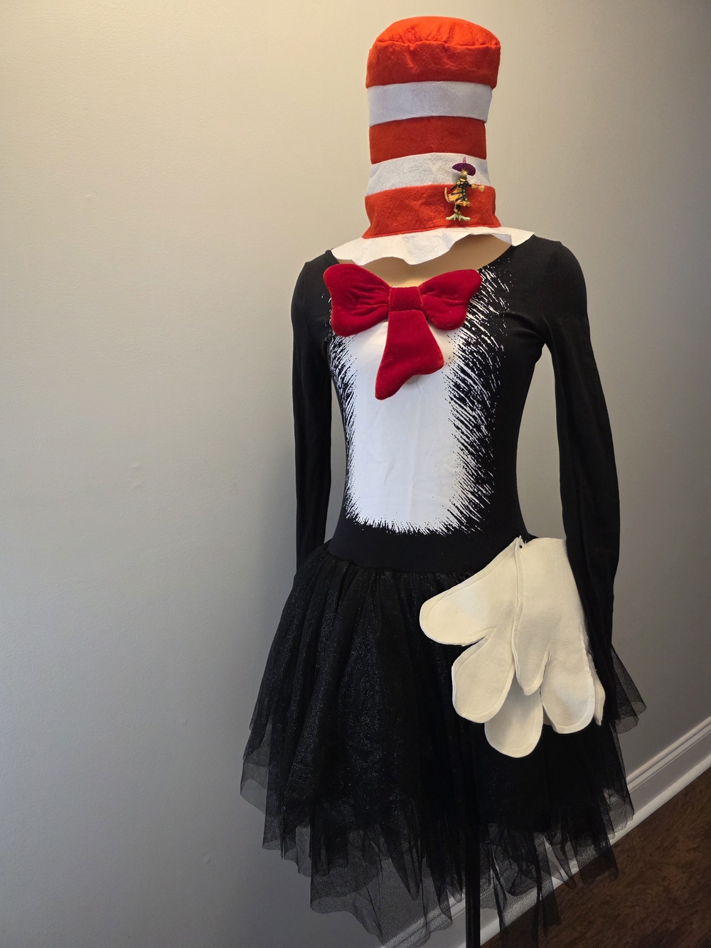 Adult Dr. Suess Cat In The Hat Costume